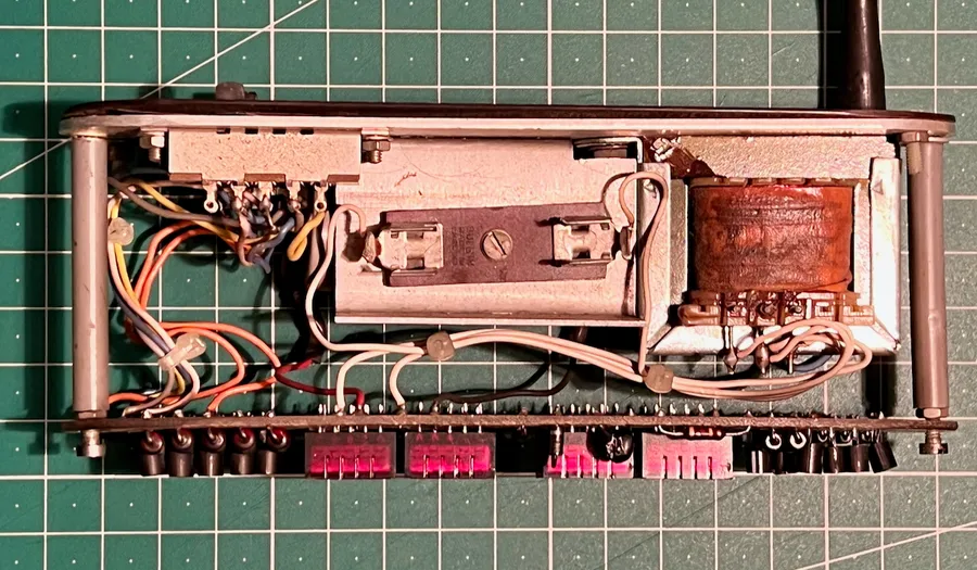 Click to view full size - The wiring has been arranged very neatly, there's not a lot of room to work in